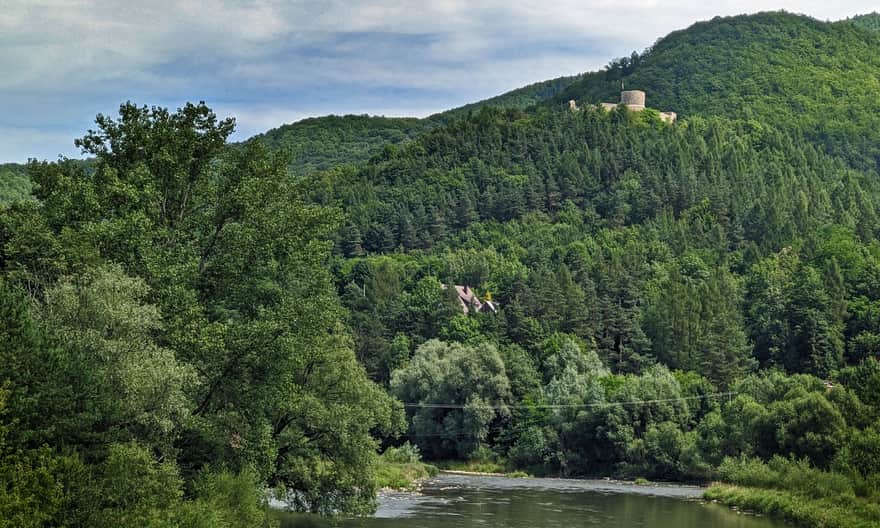Rytro: Castle ruins above Poprad River