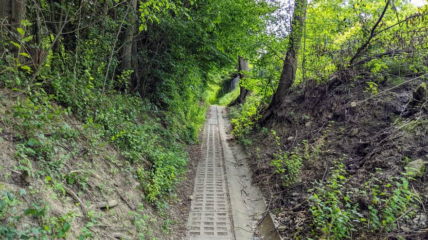 Steep ascent on concrete lattice