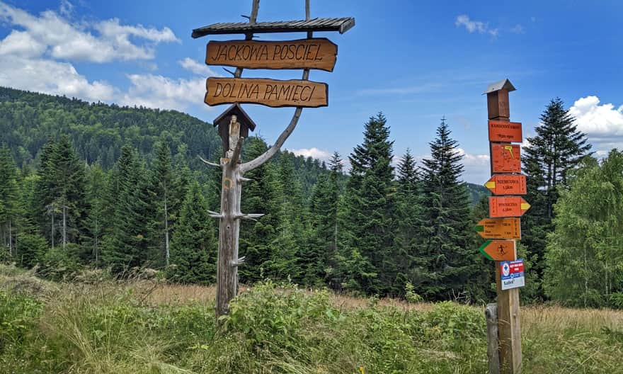 Odejście ścieżki do Doliny Pamięci "Jackowa Pościel"