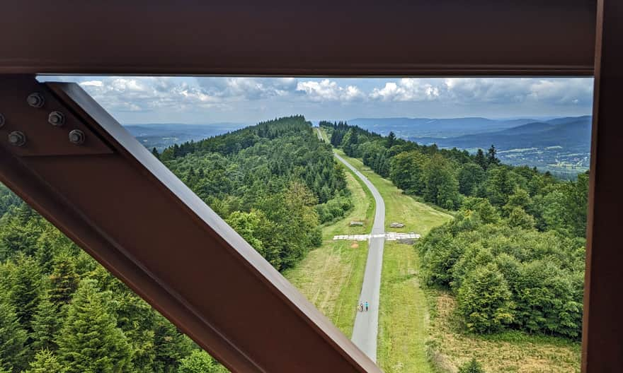 Ridge road to the observation tower on Holiczka