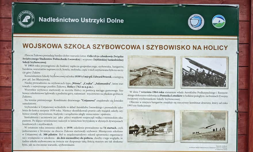 Tablica informacyjna przy ruinach szybowiska na Żukowie