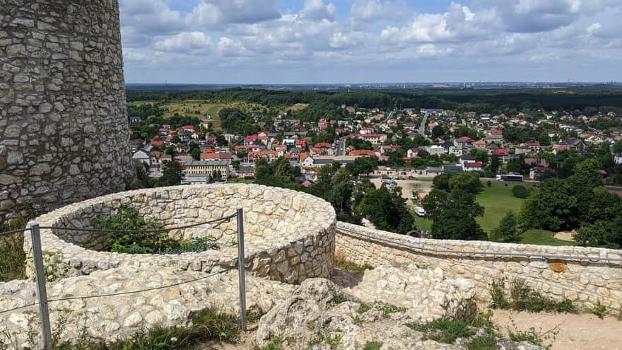 Studnia i widok na miasto Olsztyn