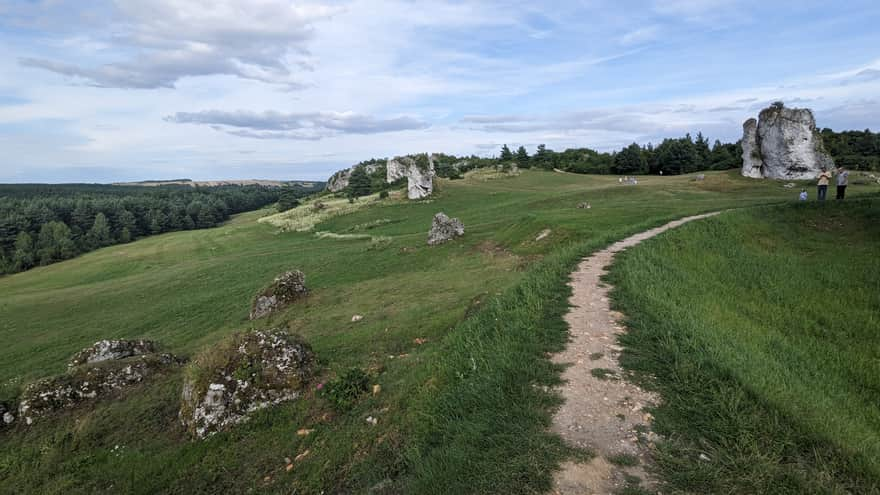 Path connecting Mirow and Bobolice castles