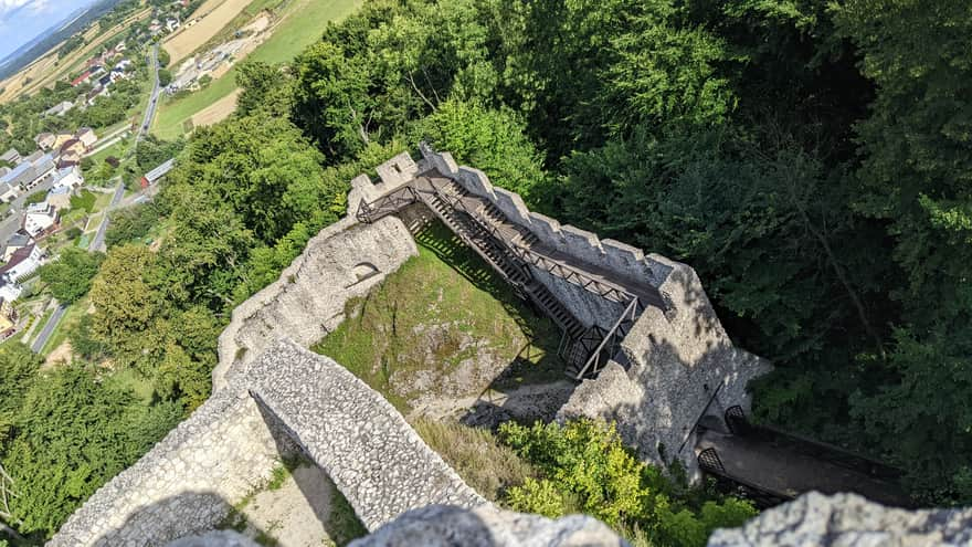 Pilcza Castle - Podzamcze