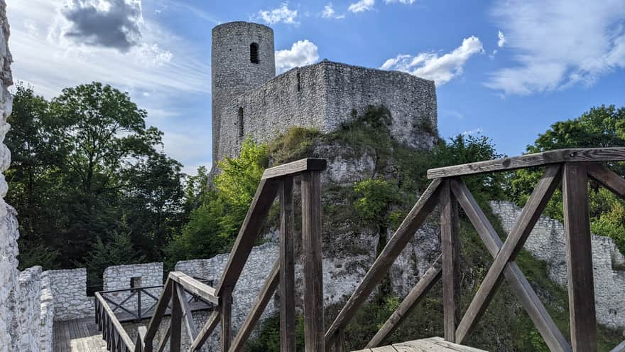 Pilcza Castle - Podzamcze