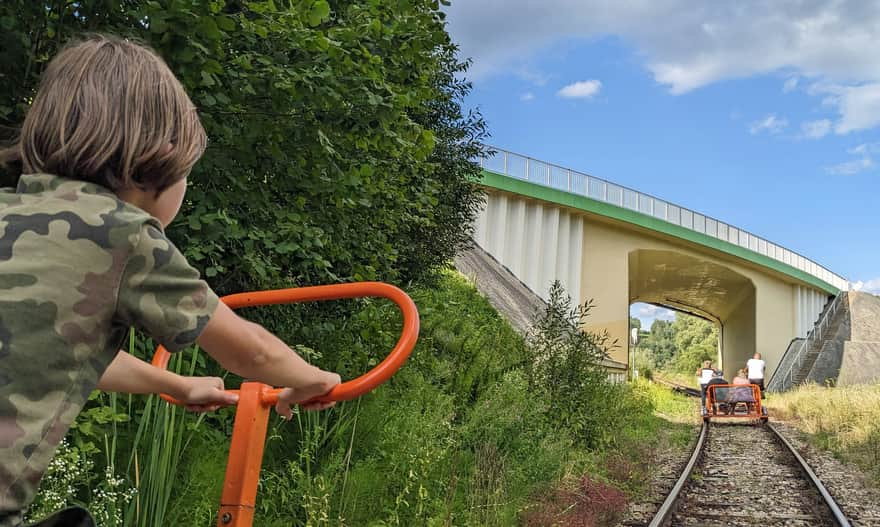 Drezyny rowerowe w Uhercach Mineralnych - tunel na trasie do Stefkowej