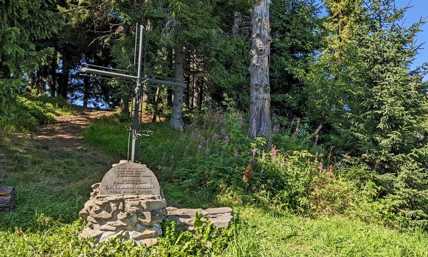 Symbolic grave of Edward Moskała next to the shelter on Turbacz