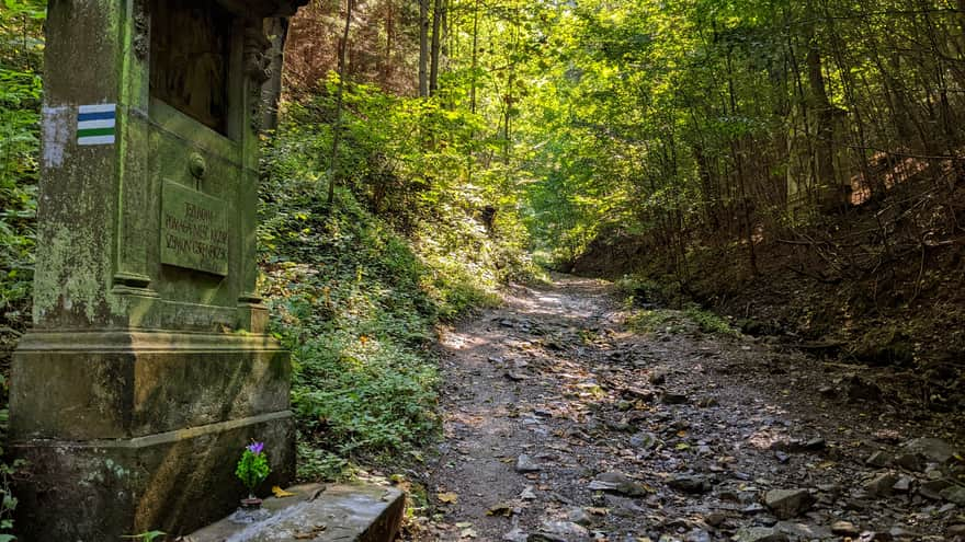 Initial section of the trail to Kalwaria and Kłodzka Góra