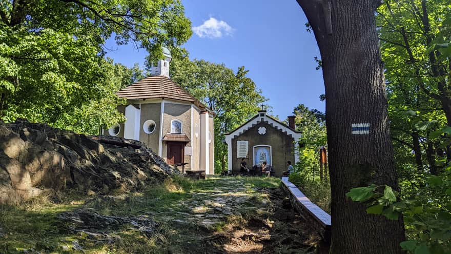 Kapliczka Matki Bożej Płaczącej na górze Kalwaria