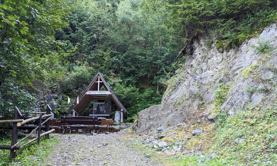 Kluszkowce, Papal Altar in the gorge