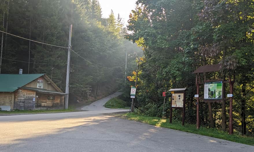 OSP Wisła Czarne parking - start of the blue trail through the Biała Wisełka Valley to Rodło Cascades
