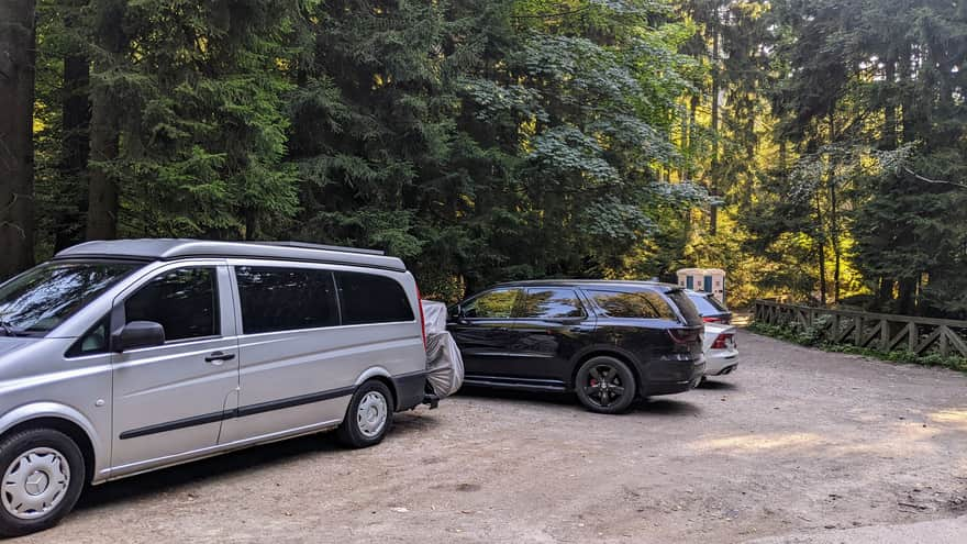 Bezpłatny parking od strony Pasterki