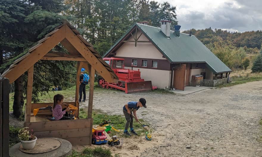 PTTK Shelter on Leskowiec - children