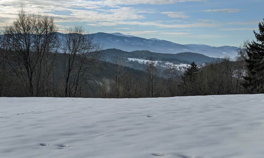 Okienko widokowe na Pasmo Polic, Babią Górę i Pilsko - niebieski szlak na Koskową Górę