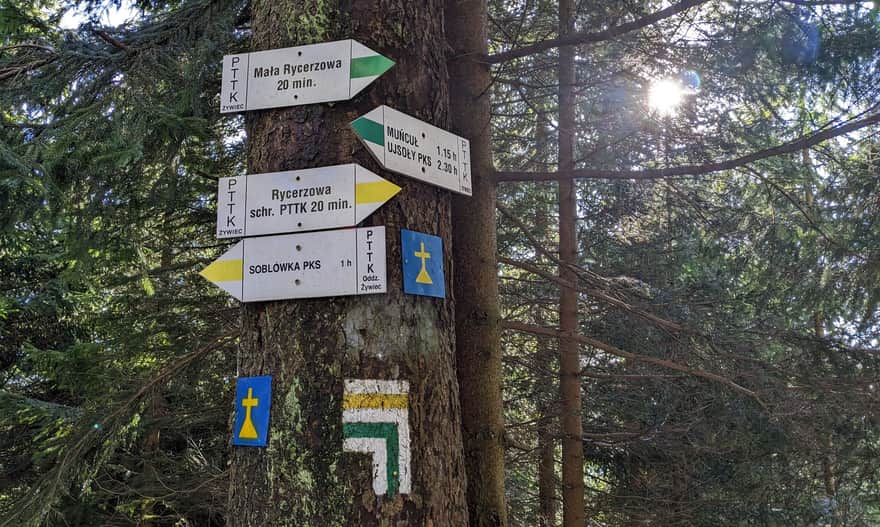 Intersection of the yellow trail from Soblówka to the shelter on Rycerzowa and the green one from Ujsoły to Mała Rycerzowa