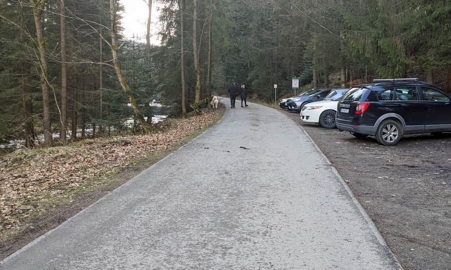 Parking in the Sopotnia Wielka Valley