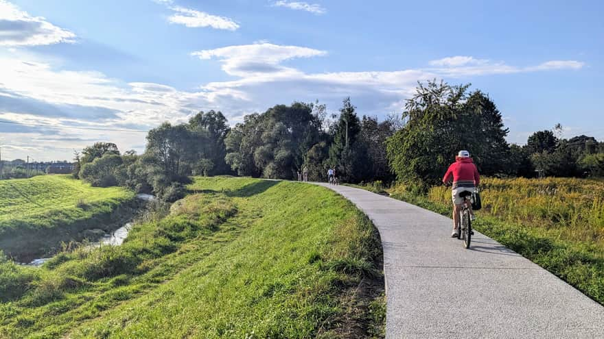 Path on the Rudawa embankments near Mydlniki