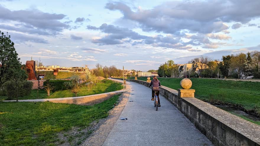 Path along the Rudawa embankments near the Salwator district