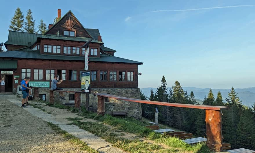 PTTK Stożek Shelter and viewpoint