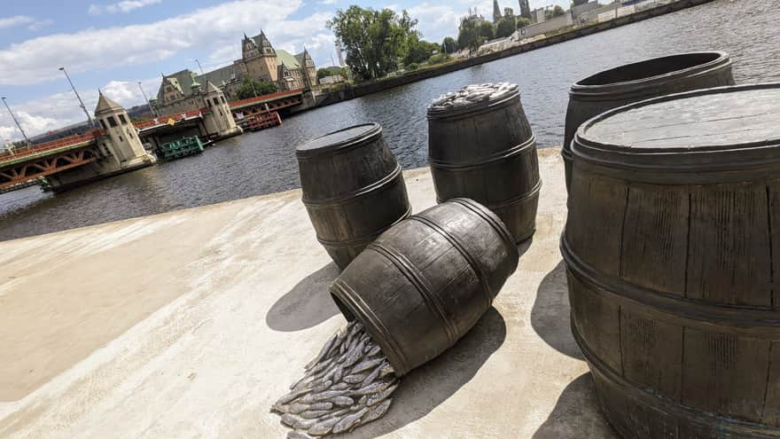 Sculpture of "Szczecin barrels"