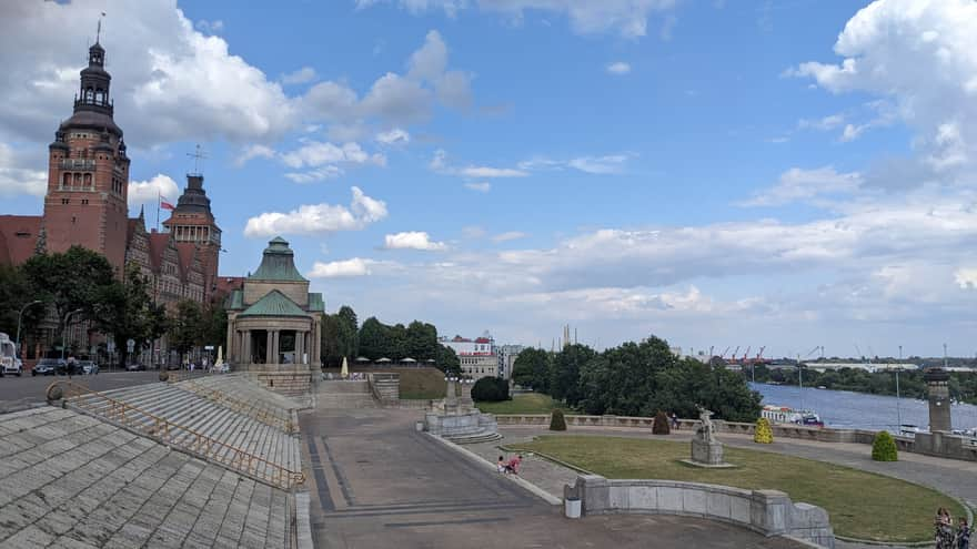 Chrobry Embankments