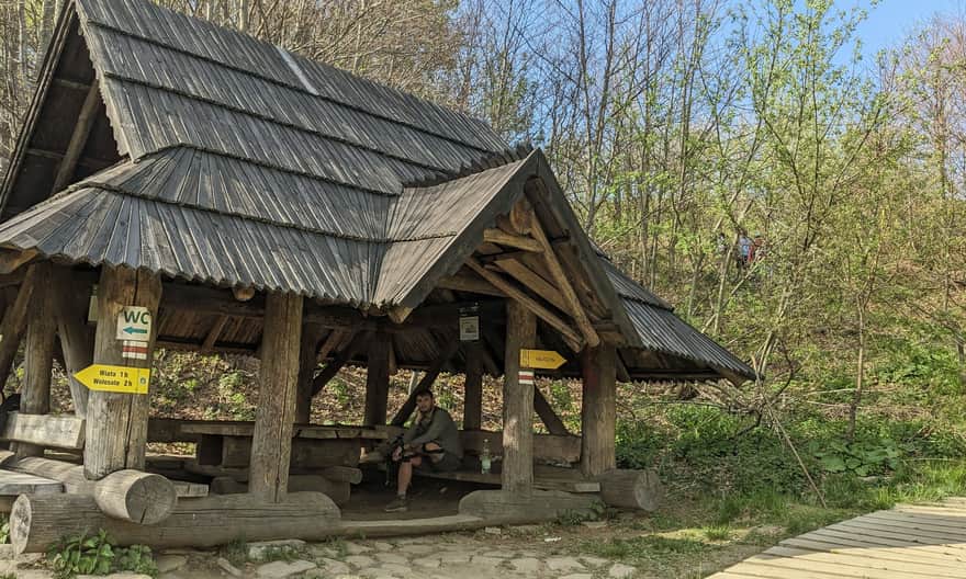 Wiata na Przełęczy Bukowskiej
