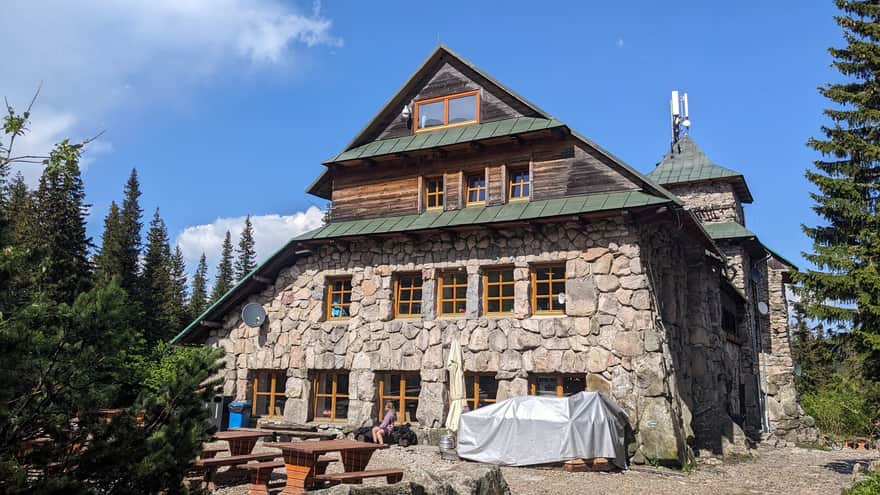 Murowaniec Shelter