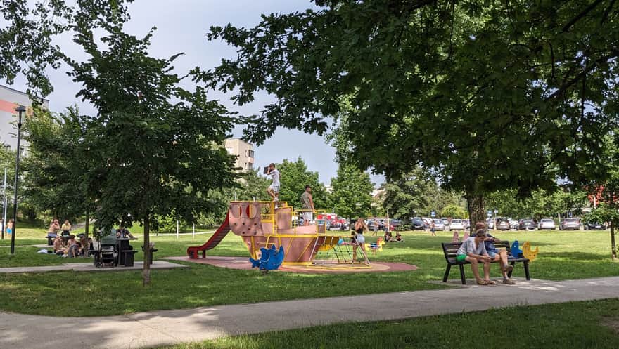 Plac zabaw nad zalewem Bagry
