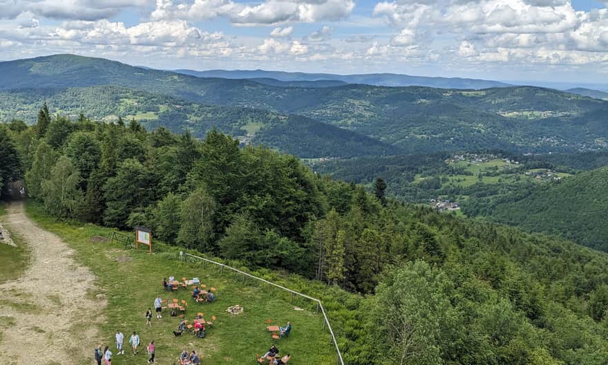 Pasmo Jałowieckie i Beskid Mały z wieży widokowej na Mosornym Groniu
