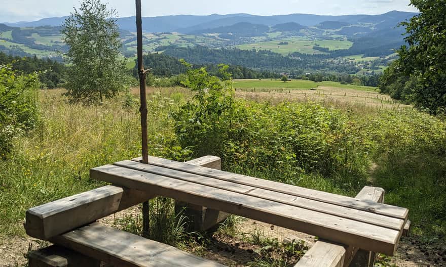 Miejsca na piknik tuż przed pożegnaniem z łąkami i widokami