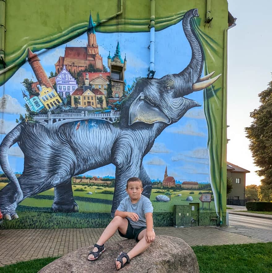 Trzebiatów - miasto słonia. Szlak z mapą przez murale i zabytki