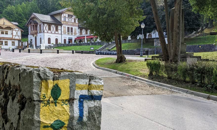 Żółty i niebieski szlak w Szczawnicy, Plac Dietla