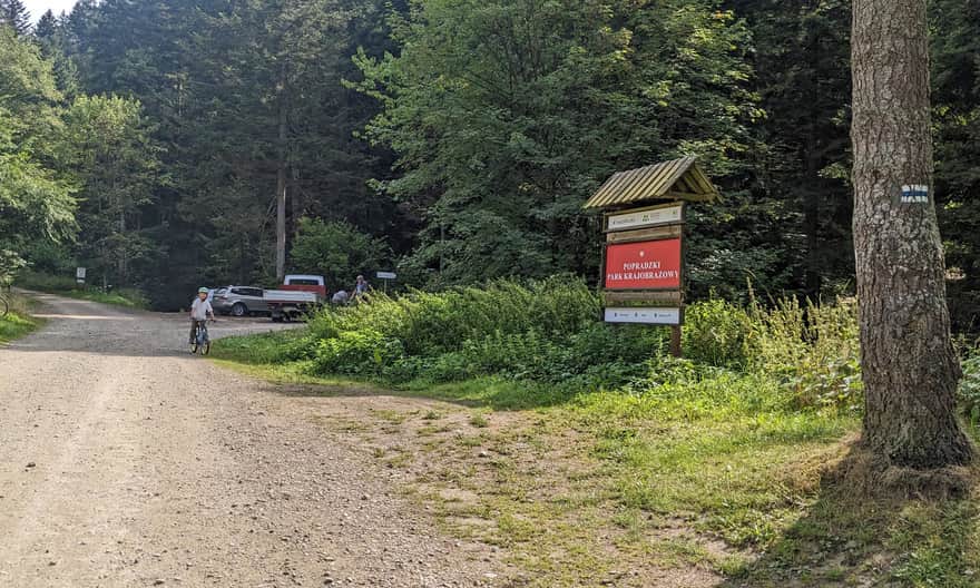 Parking w Szczawnicy przy niebieskim szlaku na Przehybę