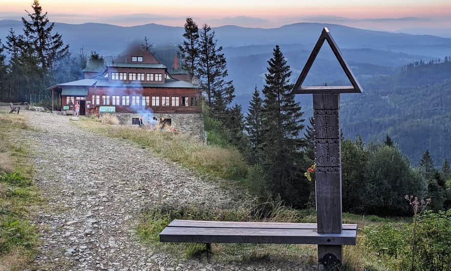 Stożek Wielki - shelter, views, and trails to the summit
