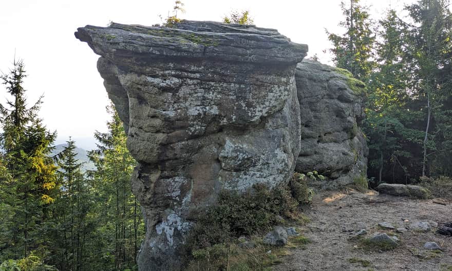 Red trail Kubalonka Pass - Stożek Wielki. Rock formations between Kiczory and Kyrkawica.