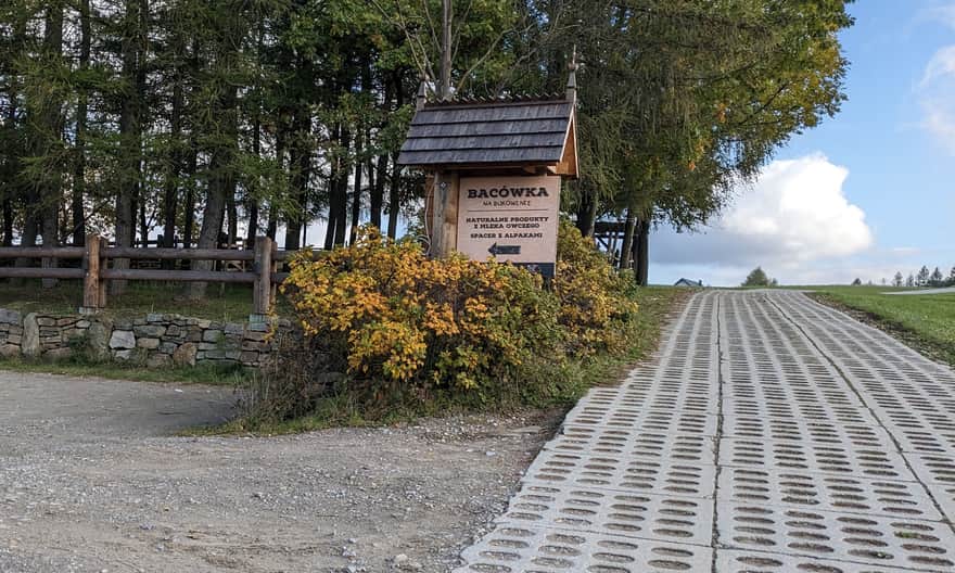 Czerwony szlak Węgierska Górka - Słowianka. Bacówka przy szlaku
