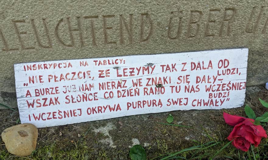 Tłumaczenie napisu z cmentarza na Rotundzie