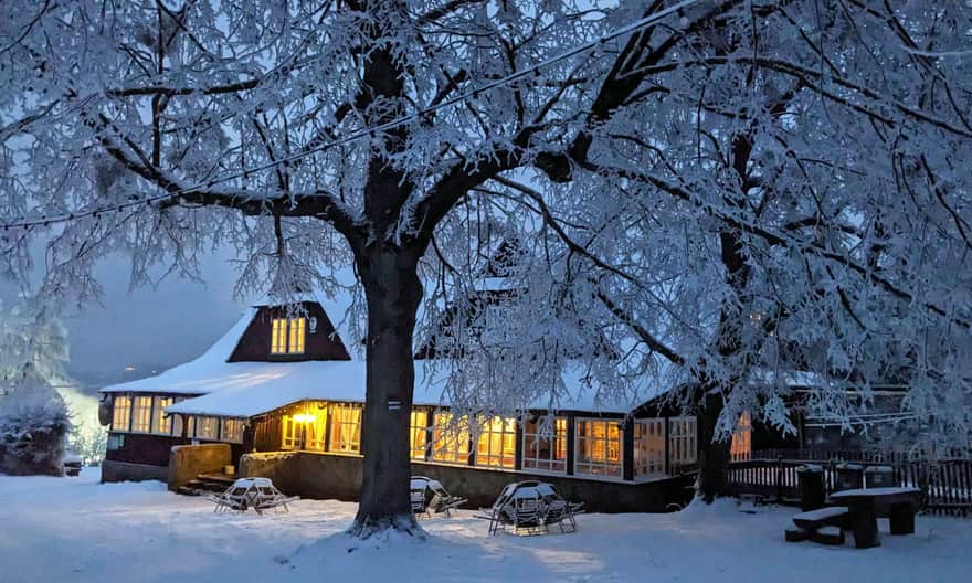 Hut on Soszów in winter