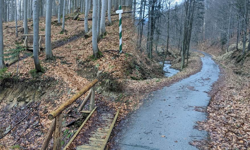 Beskidzka Zielona Ścieżka, Dolina Potoku oraz Rezerwat Śrubita