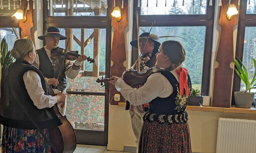 Nauka tańców ludowych z zagórzańską kapelą Kościelnioki