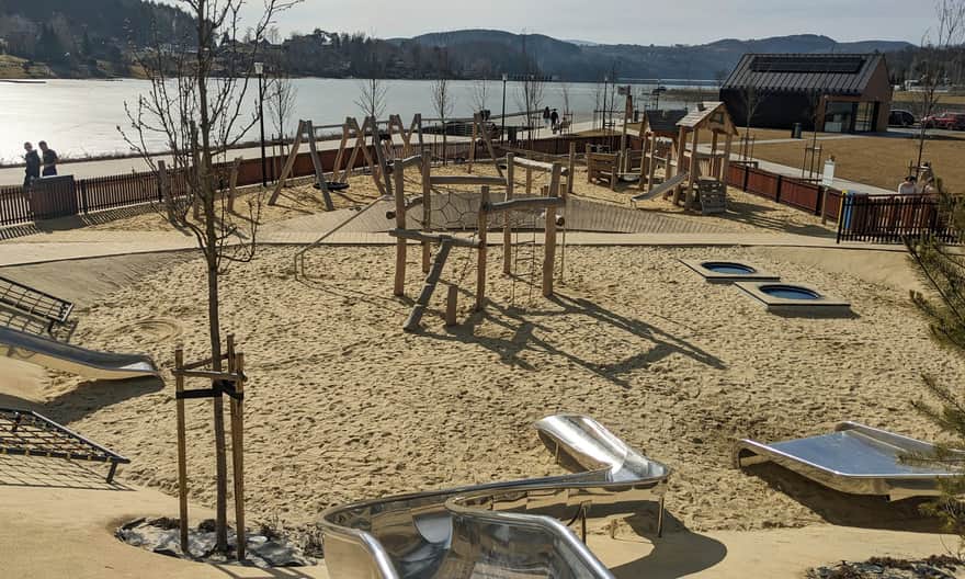 New recreation area and playground by Lake Rożnowskie, Bartkowa-Posadowa near Gródek nad Dunajcem