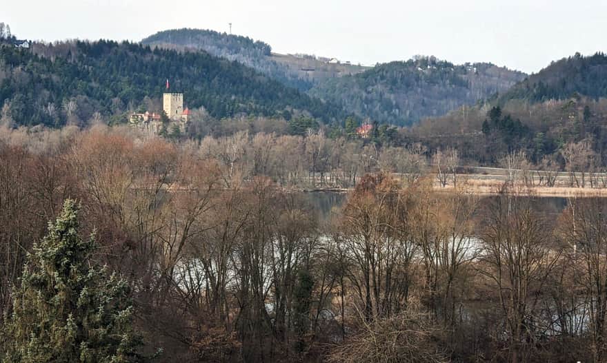 Tropsztyn Castle on Lake Czchowskie