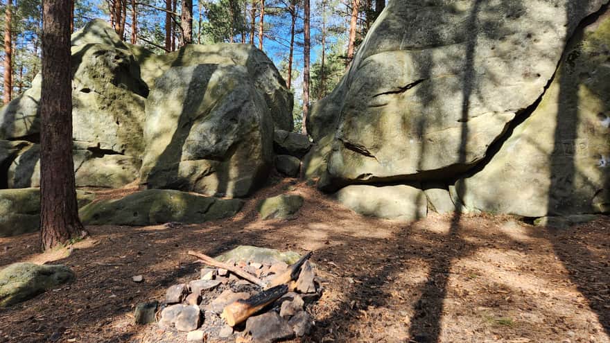 Skalny mur