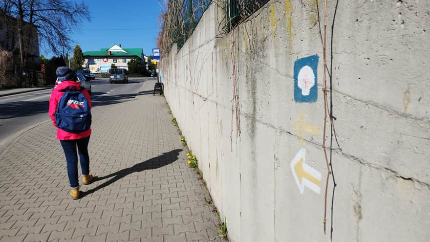 Początek żółtego szlaku w Myślenicach