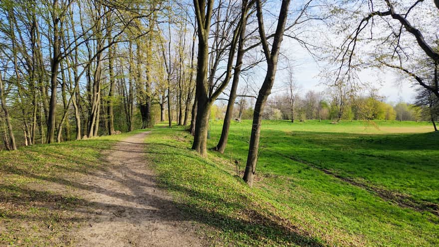 Ścieżka spacerowa na dawnej grobli