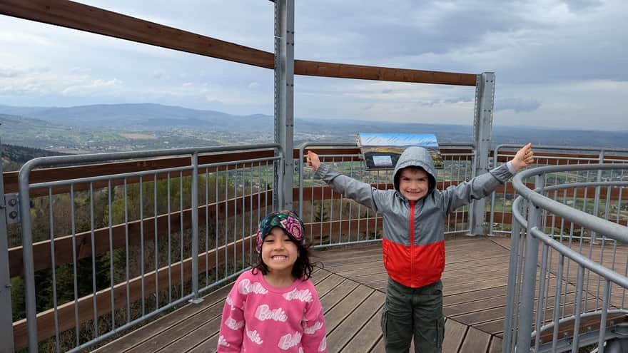 At the top of the lookout tower on Łysula