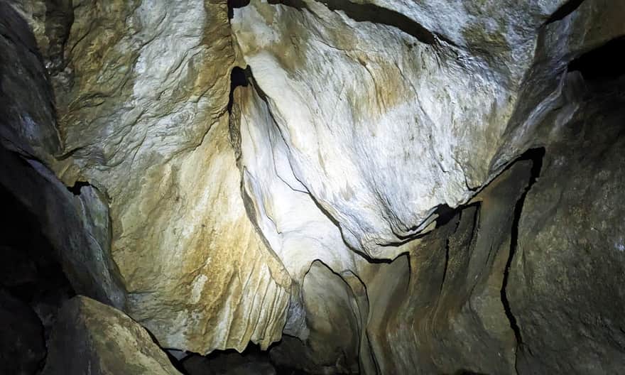 Mroźna Cave - rich ceiling formations in the cave