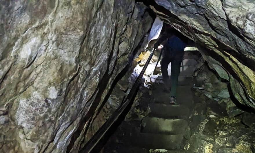 Mroźna Cave - climbing the stairs