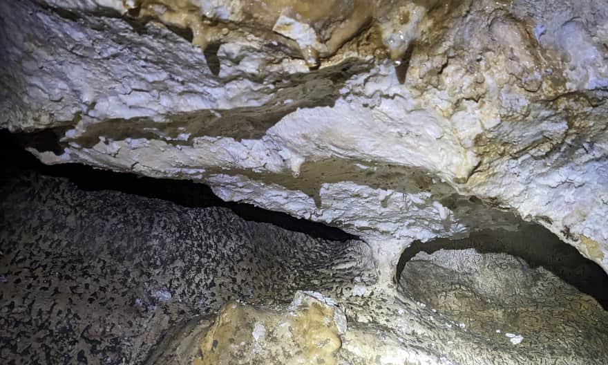 Mroźna Cave - cave formations