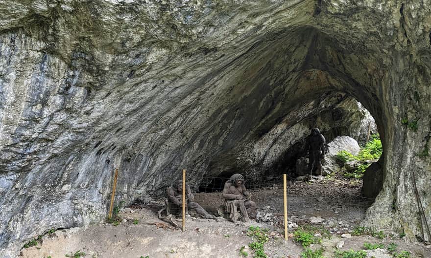 Reconstruction of the Neanderthal camp at Ciemna Cave